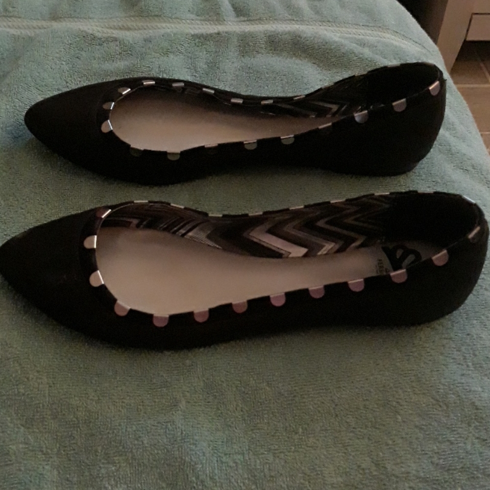 Ladies Shoes - Picture 2 of 2